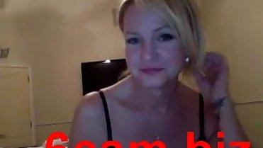 girl newmommy4u playing on live webcam  - 6cam.biz