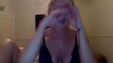 6cam.biz girl newmommy4u Fucking on live webcam