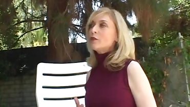 whore fuck recently divorced mom janet in her back yard