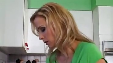 Fucking his girlfriend's hot mom